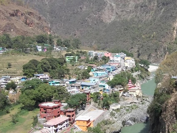 नेपाली ग्राहकले धानेको भारतको झुलाघाट बजार, कोरानापछि सुस्तायो व्यापार 